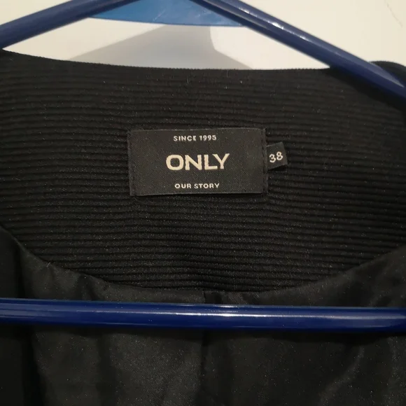 Blazer - Picture 5 of 6